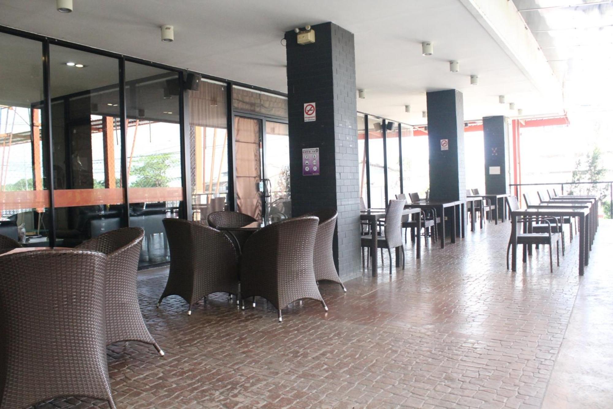 Phitsanulok United Hotel Exterior photo